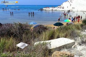 Agrigento, MareAmico segnala e Iseda risponde: rimosso materasso alla Scala dei Turchi