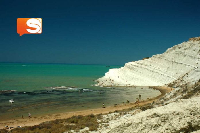 Malore per una donna a Scala dei Turchi, interviene la Capitaneria.